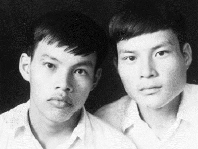 Sao Hồng (bên trái) thời còn là sinh viên trường Y. Ảnh: tienphong.vn